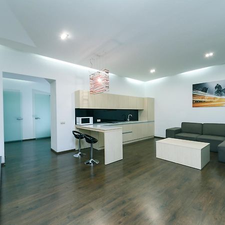 Kreschatik 21 With Terrace 2Br Kyiv Exterior photo