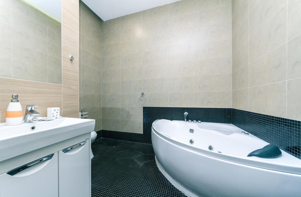 Kreschatik 21 With Terrace 2Br Kyiv Exterior photo