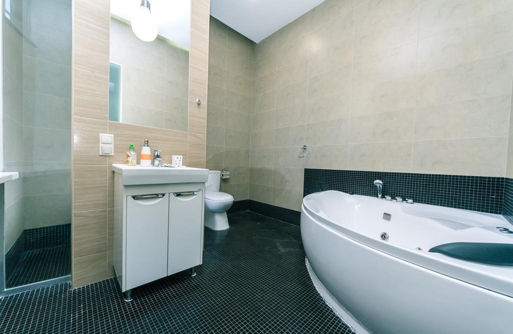 Kreschatik 21 With Terrace 2Br Kyiv Exterior photo