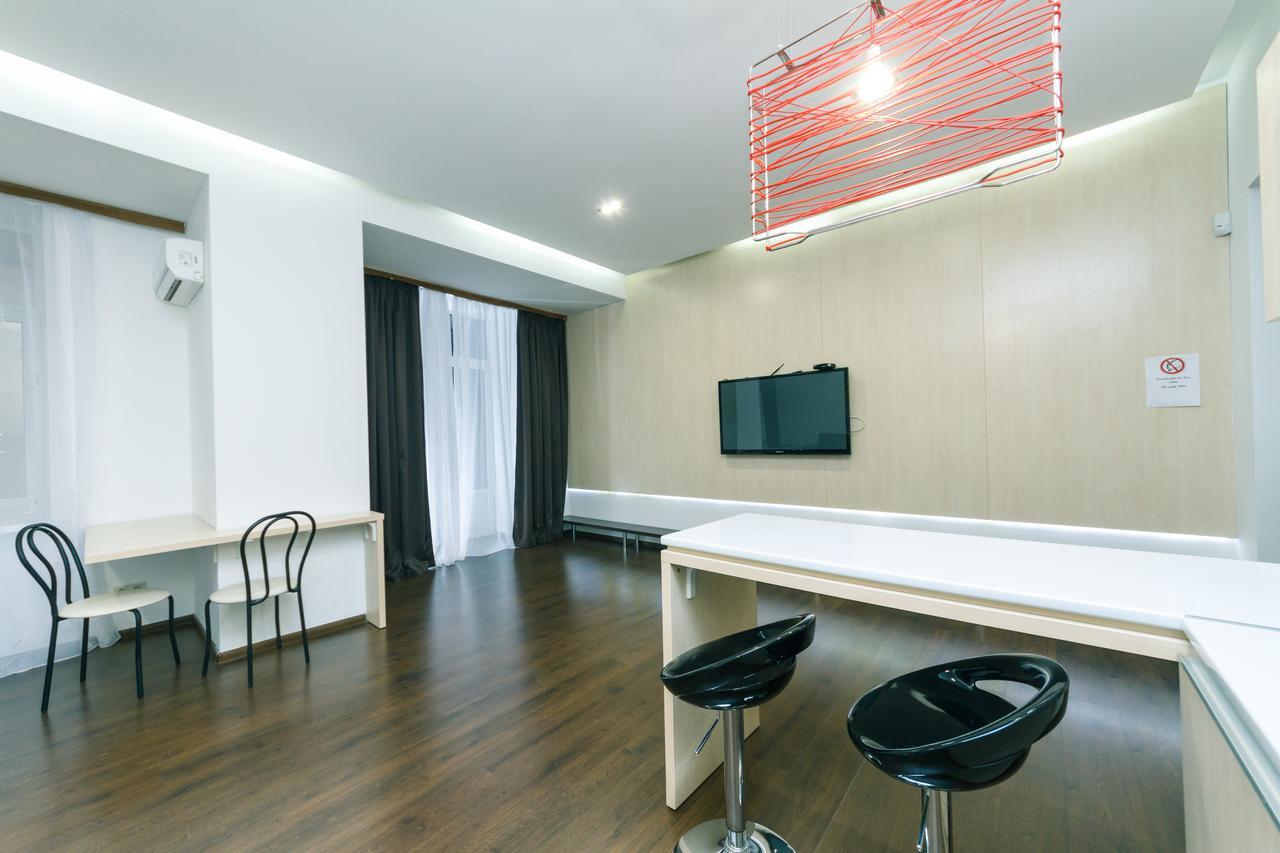 Kreschatik 21 With Terrace 2Br Kyiv Exterior photo
