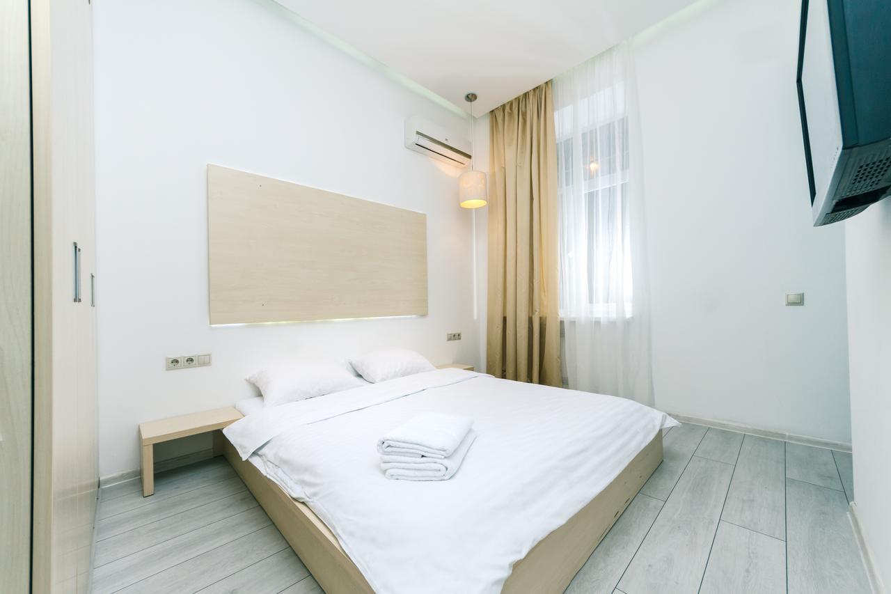 Kreschatik 21 With Terrace 2Br Kyiv Exterior photo