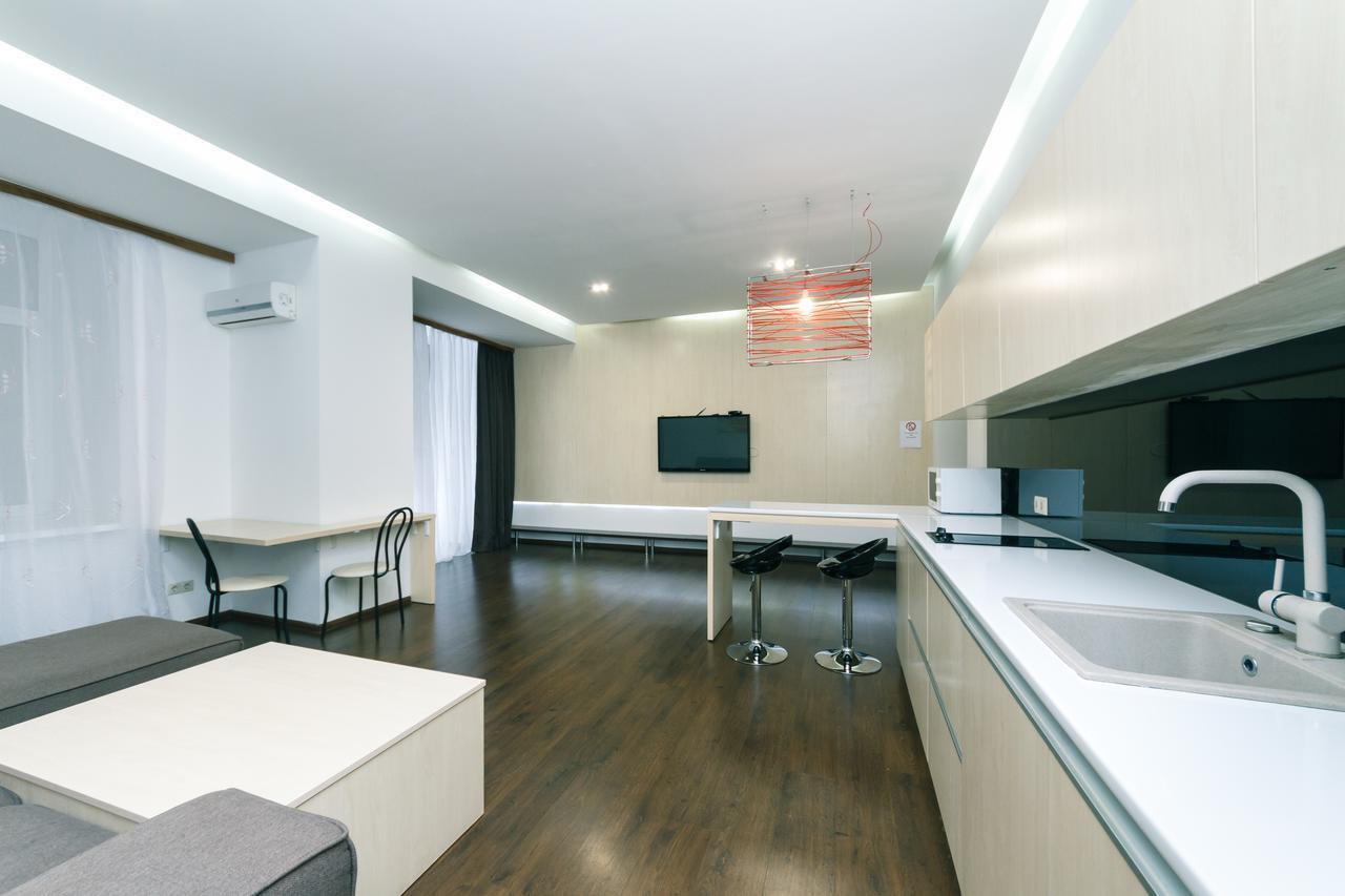 Kreschatik 21 With Terrace 2Br Kyiv Exterior photo