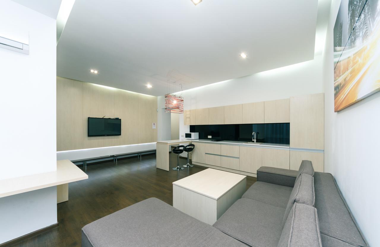 Kreschatik 21 With Terrace 2Br Kyiv Exterior photo