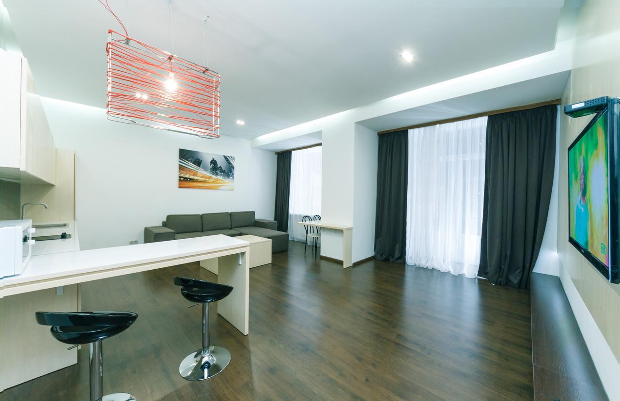 Kreschatik 21 With Terrace 2Br Kyiv Exterior photo