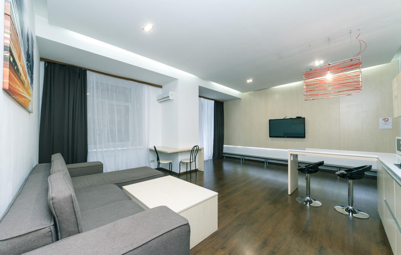 Kreschatik 21 With Terrace 2Br Kyiv Exterior photo