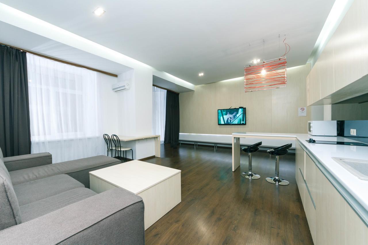 Kreschatik 21 With Terrace 2Br Kyiv Exterior photo